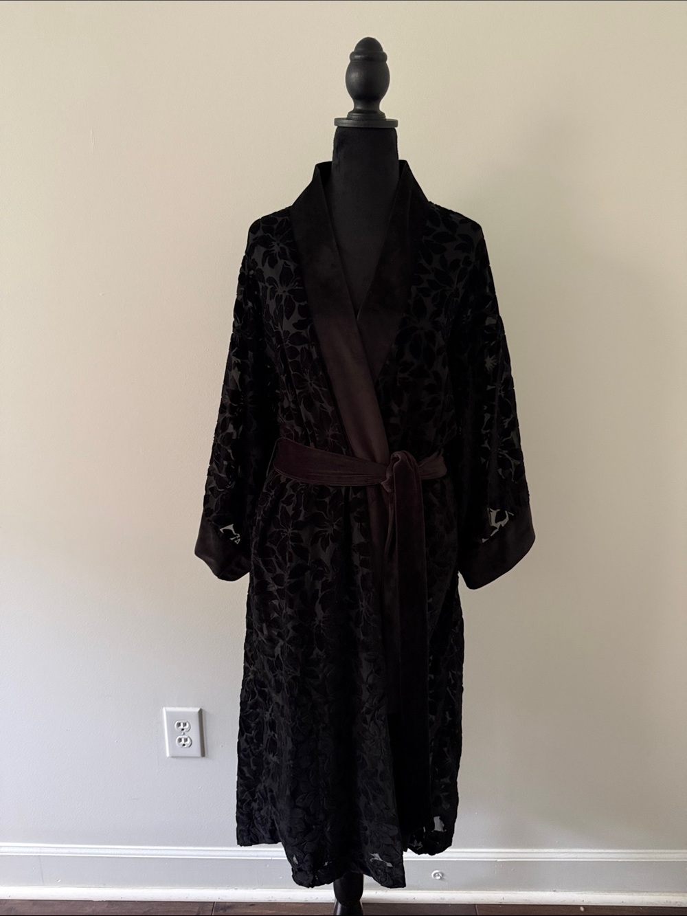 Victoria's Secret Black Velvet Floral Kimono-Style Robe